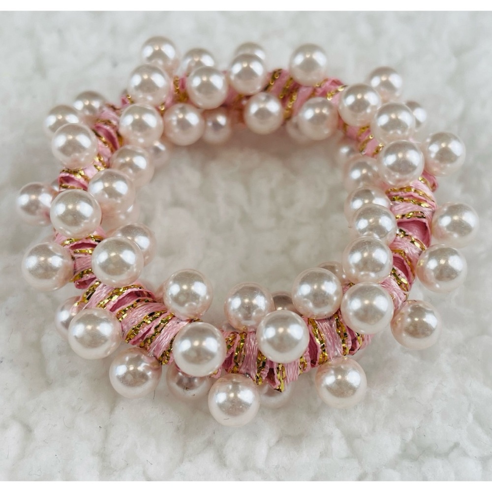 (NWOT) 3-Piece Pearl and Flower Hair Tie Set - Picture 12 of 13